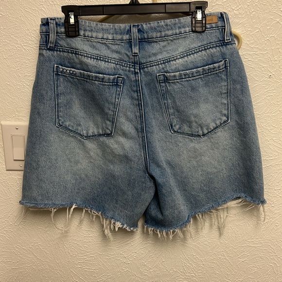 Denim shorts - Picture 3 of 3